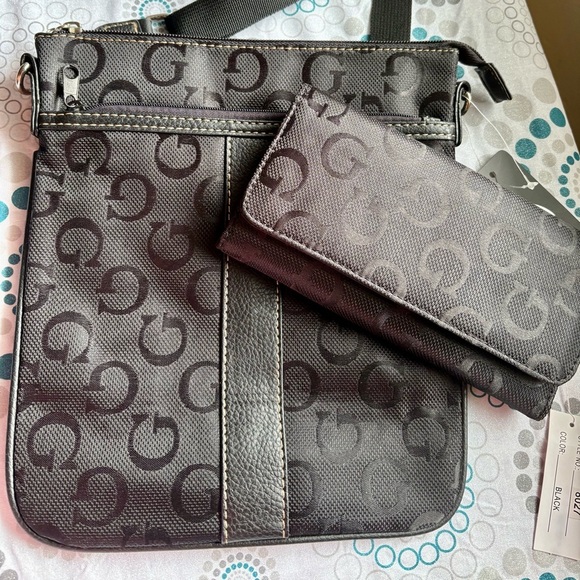 NEW-Crossbody & Matching Wallet black with G accents & silver hardware - Picture 2 of 10
